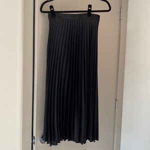 🎀NWT🎀 Zara pleated midi skirt